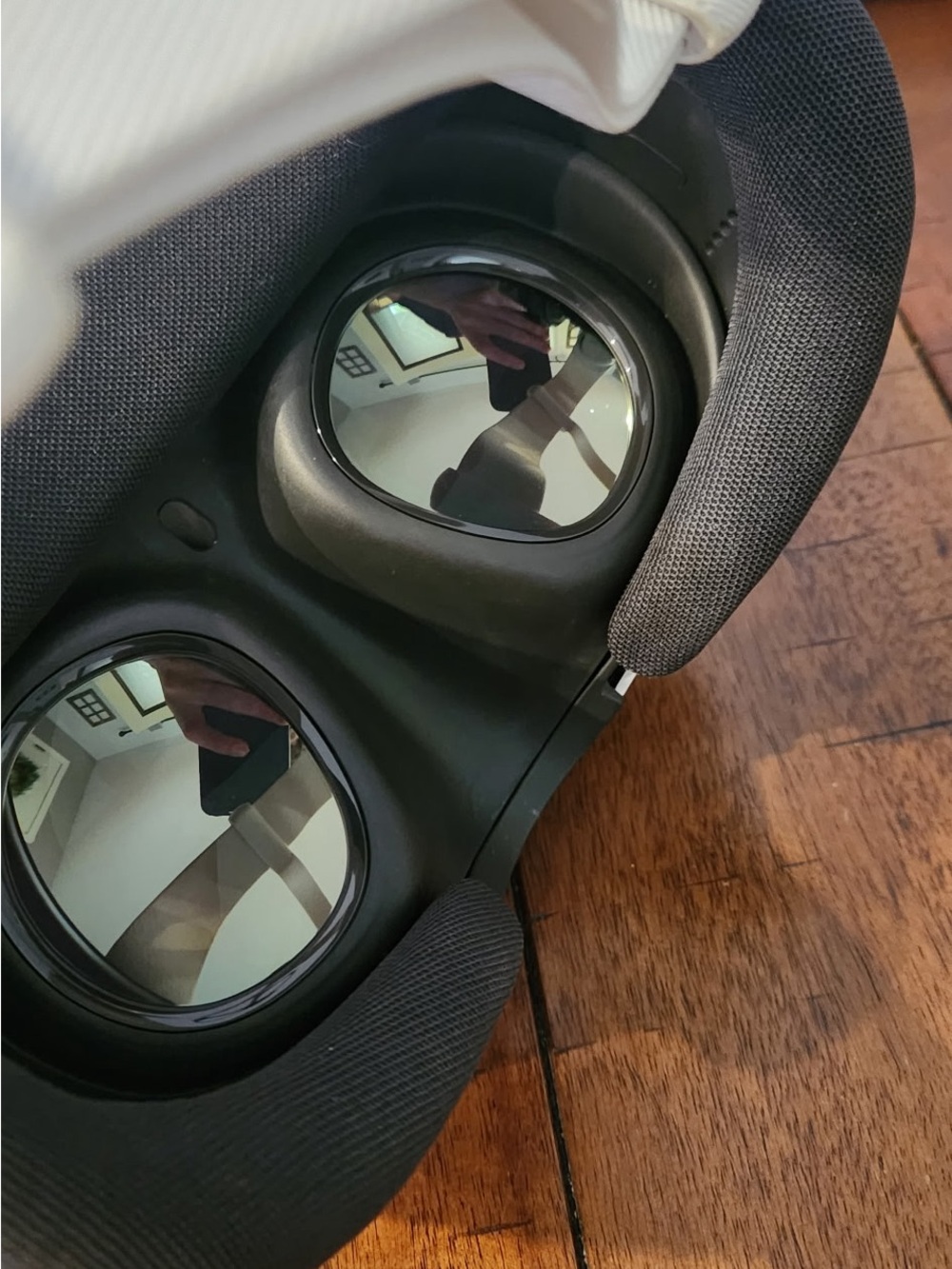 Quest 3 Standalone VR Headset - White - Picture 5 of 8